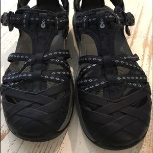 AHNU WALKING/HIKING NAVY BLUE SPORT SANDALS